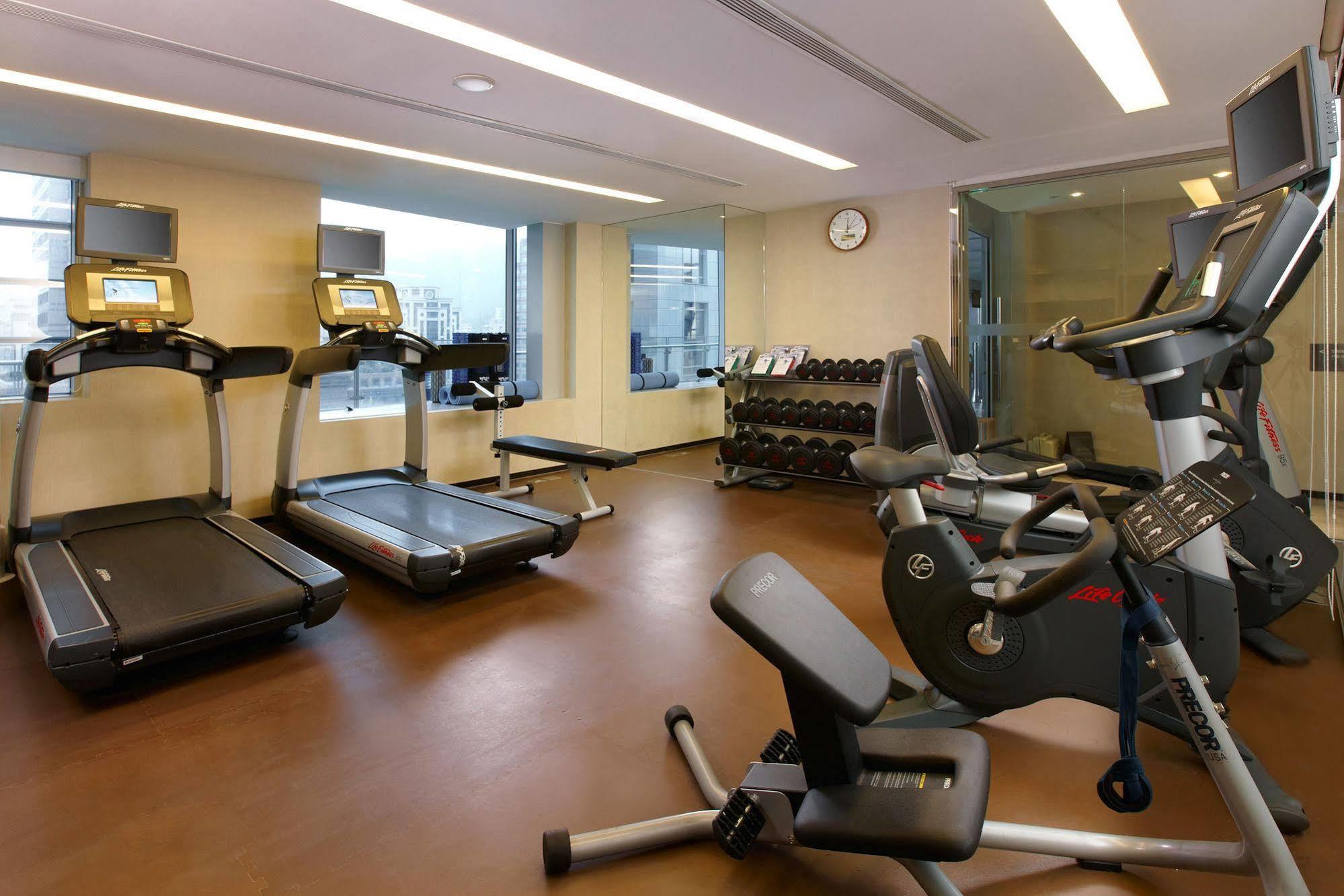 Hotel Humble House Taipei, Curio Collection By Hilton Exterior foto The gym at the hotel